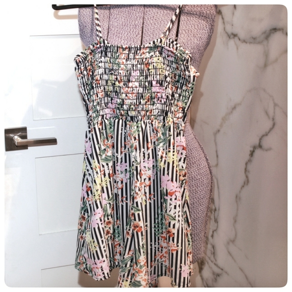 NWOT Playsuit/romper Size xs/s - Picture 4 of 4